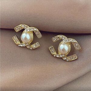 Gold Pearl Stud Earrings✨🌹